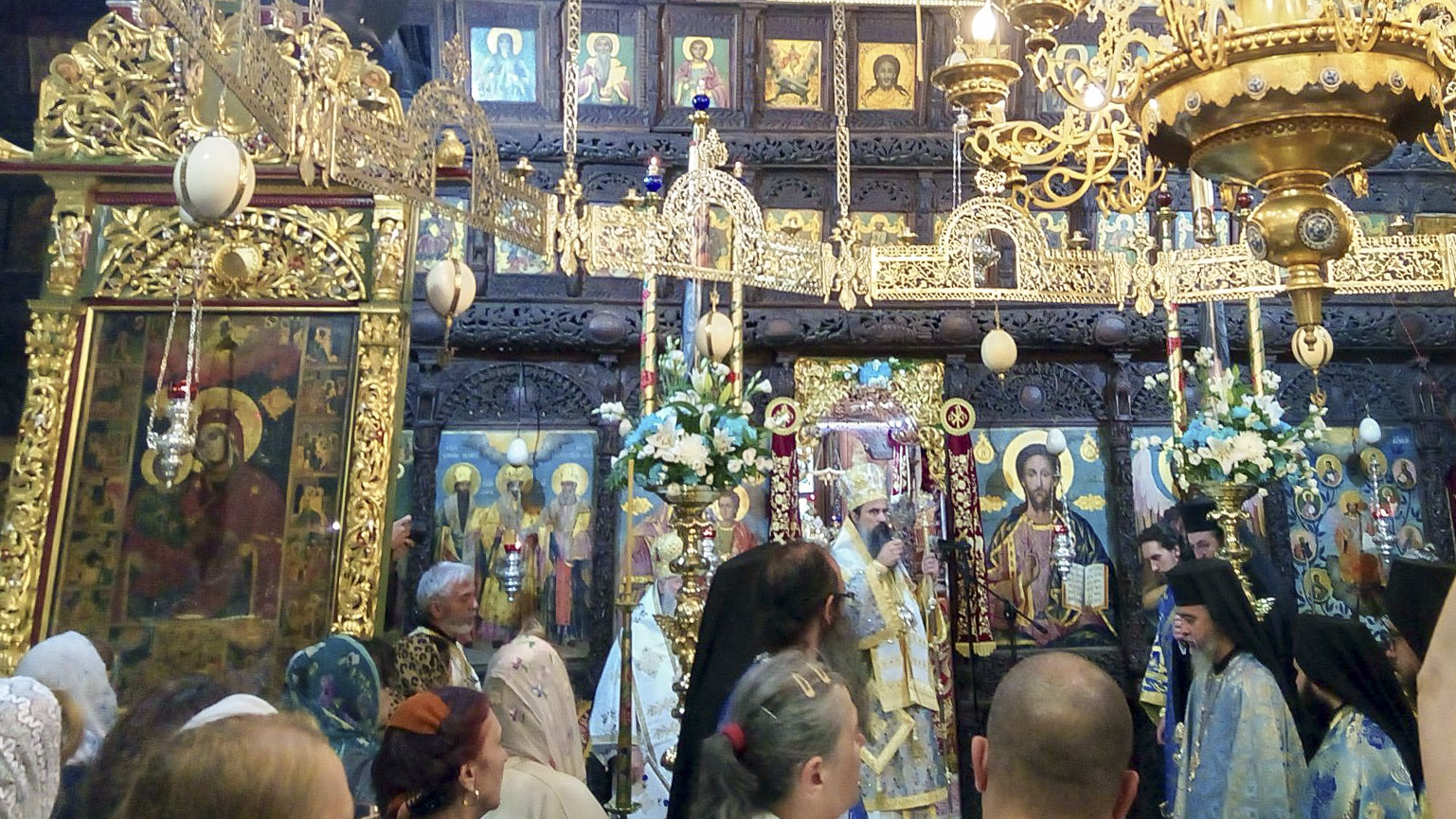 Патриарх Даниил оглави литургията за празника на иконата на Св. Богородица „Троеручица“ в Троянския манастир