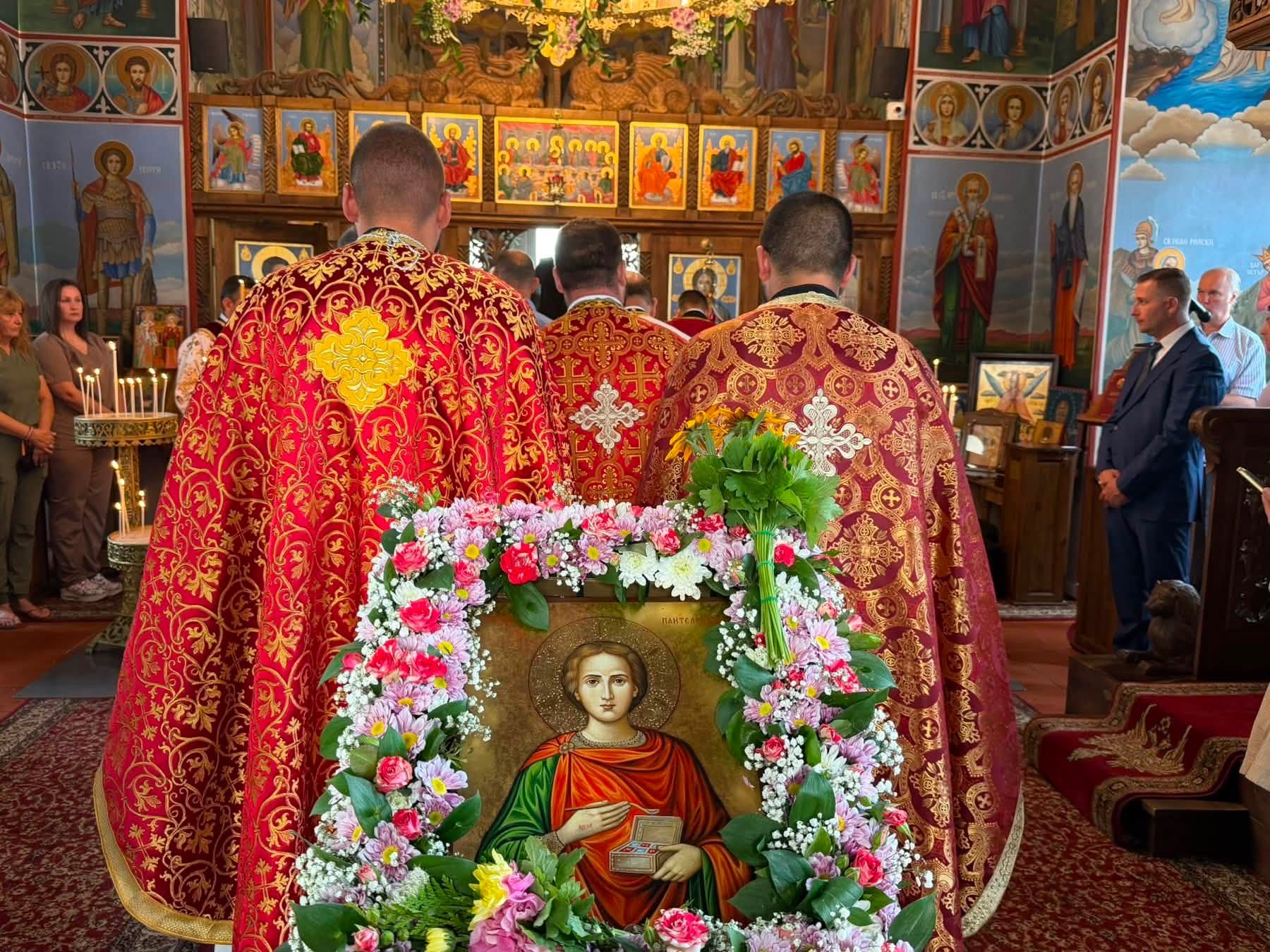 Архиерейска света Литургия за празника на свети великомъченик Пантелеймон в Самоков 5 758964387 1485078503648519 5223105528548216838 n 1