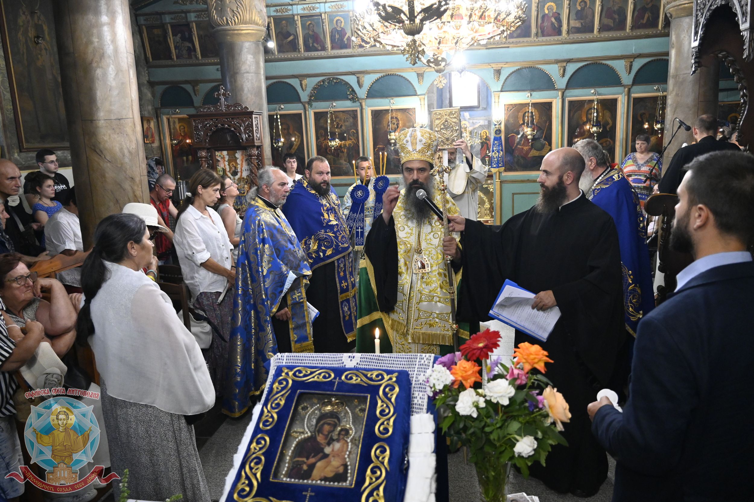 Архиерейска вечерня с Молебен канон към Пресвета Богородица в Ихтиман