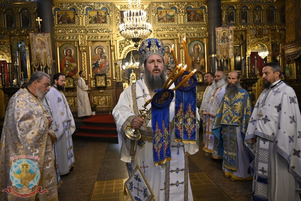 Архиерейска литургия в катедралния храм "Св. вмчца Неделя" в третия ден на Богородичния пост 1 DSC2488