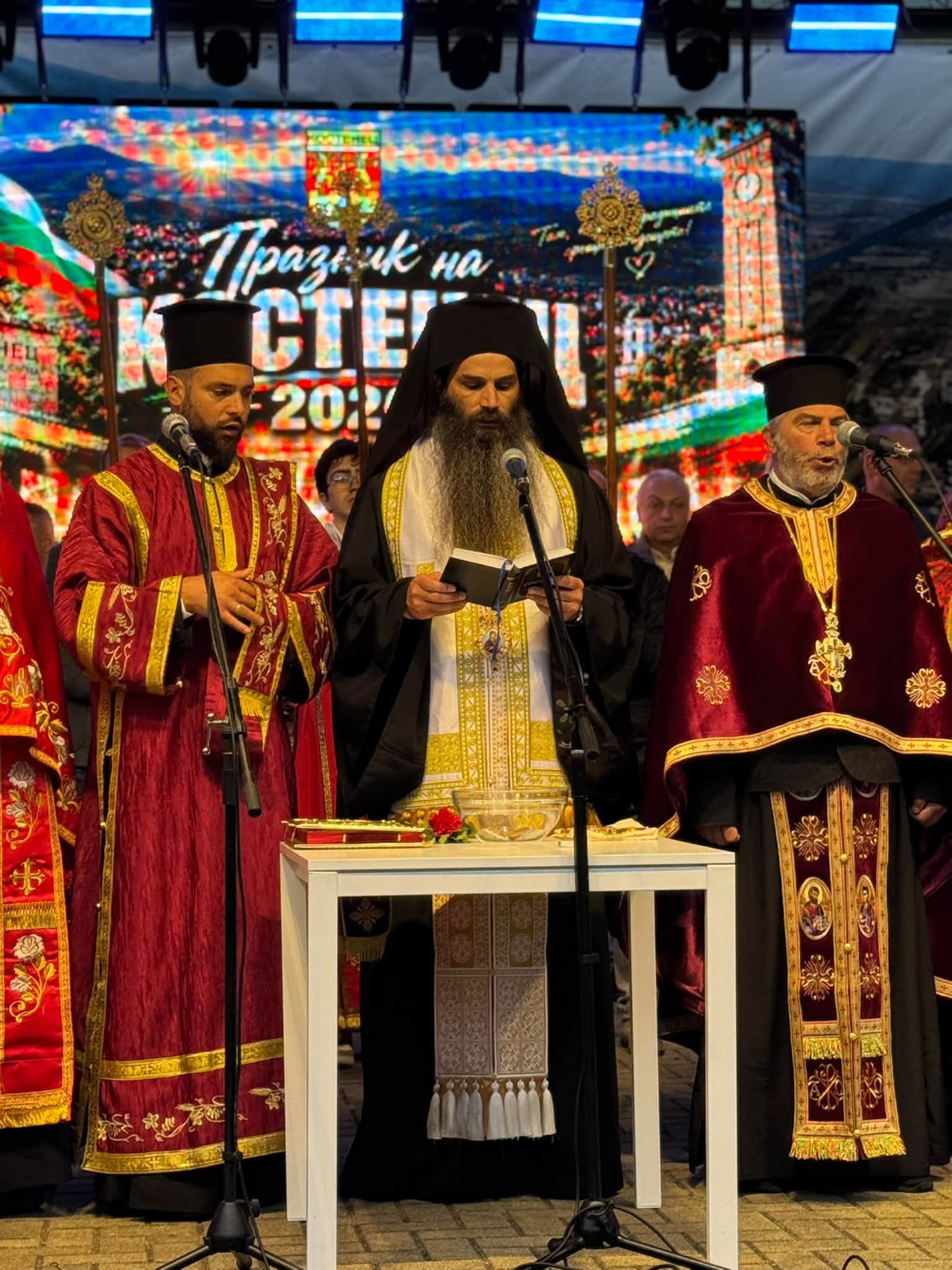 Празникът на град Костенец бе отбелязан с архиерейска вечерня, литийно шествие и водосвет 18 15