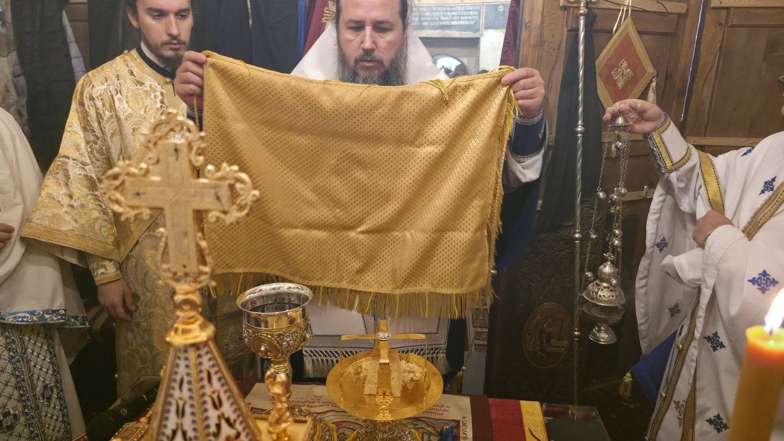 Архиерейска литургия, литийно шествие и водосвет в Искрецкия манастир „Успение Богородично“ 25 22