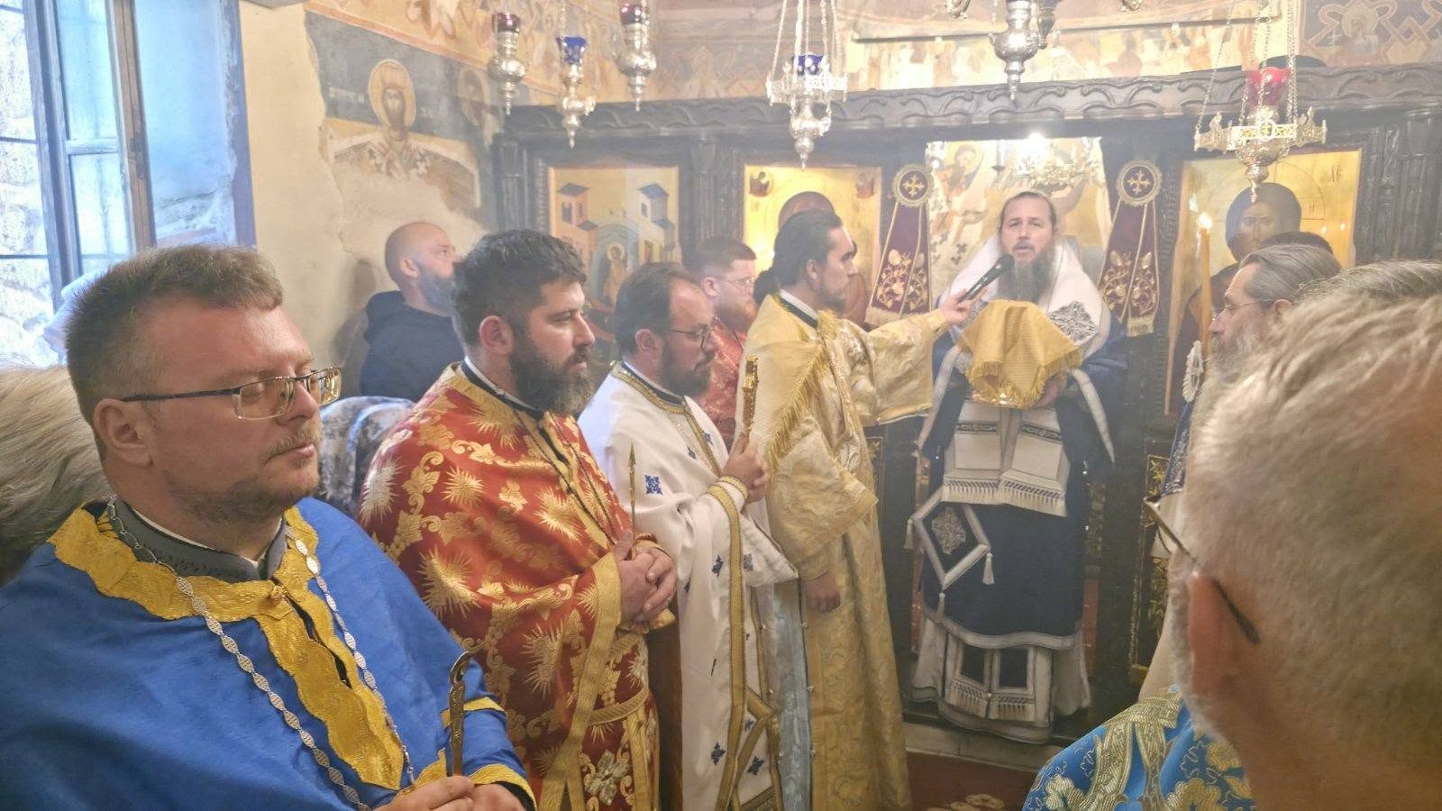 Архиерейска литургия, литийно шествие и водосвет в Искрецкия манастир „Успение Богородично“ 26 23