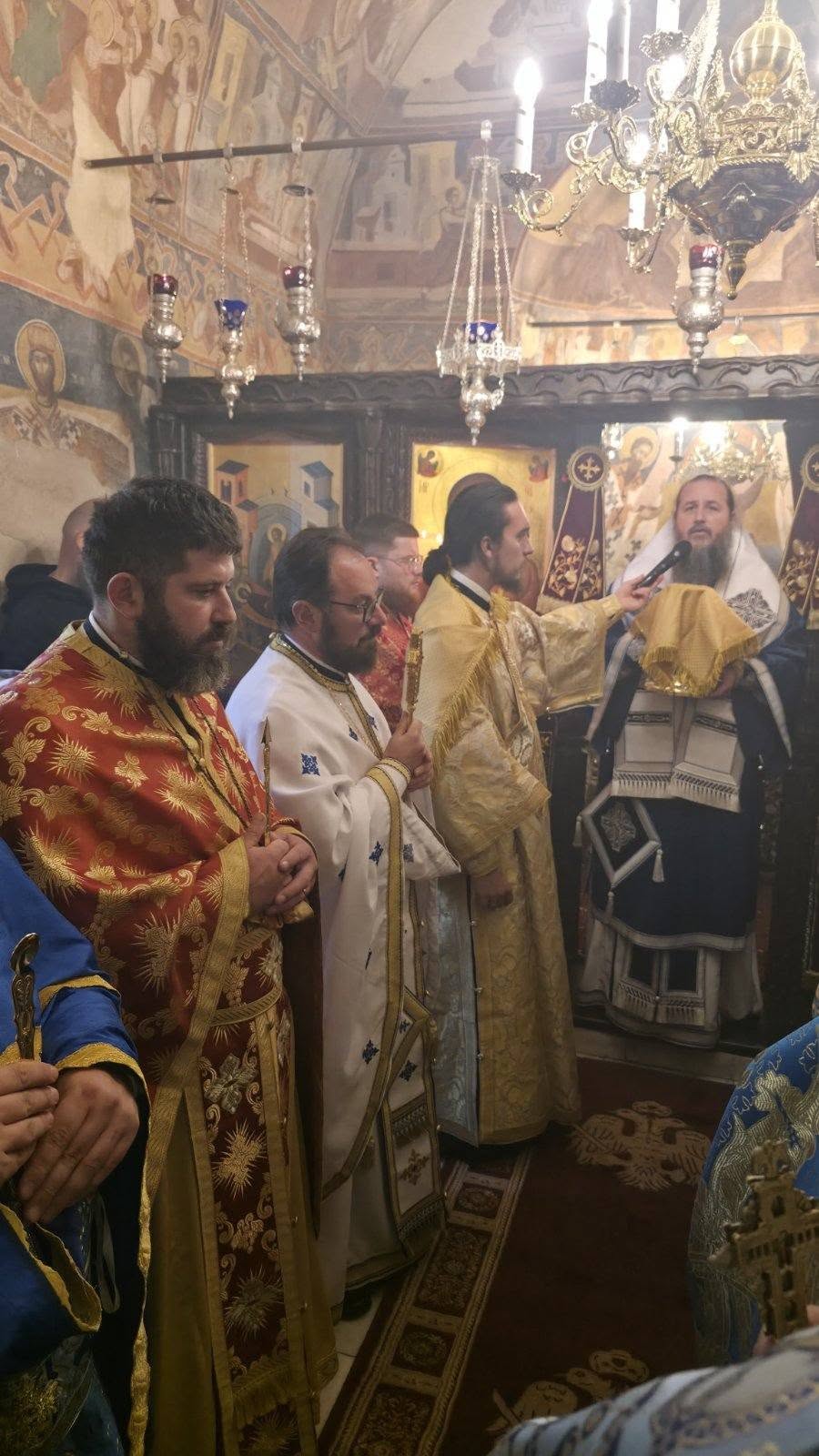 Архиерейска литургия, литийно шествие и водосвет в Искрецкия манастир „Успение Богородично“ 27 24