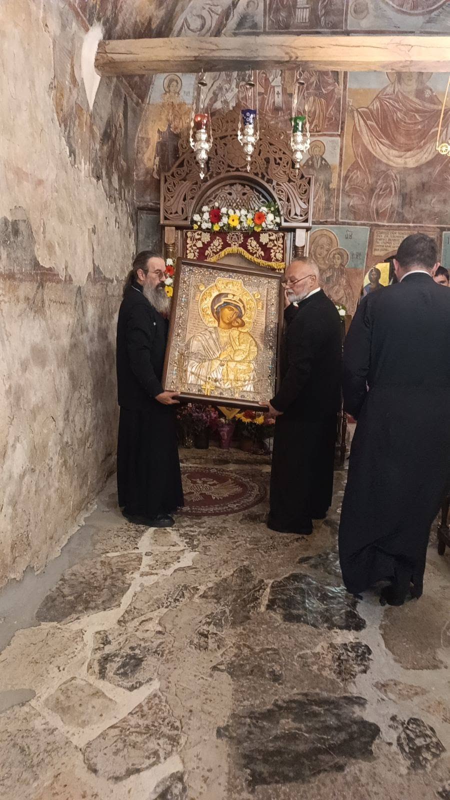 Архиерейска литургия, литийно шествие и водосвет в Искрецкия манастир „Успение Богородично“ 29 27